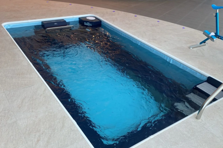 Endless swimming exercise pool for compact home fitness and continuous swimming workout