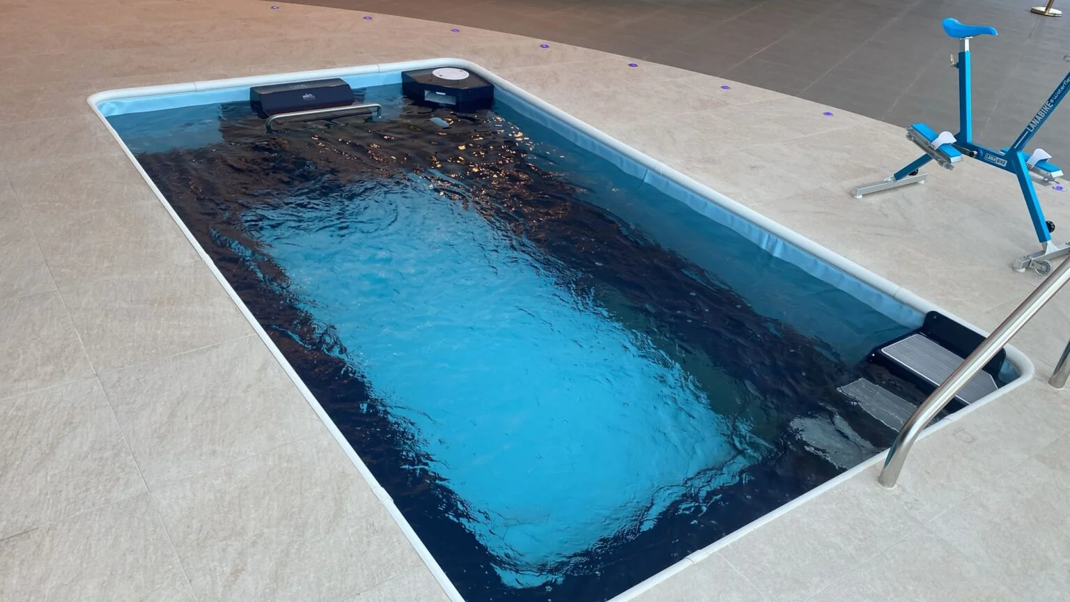 Endless swimming exercise pool for compact home fitness and continuous swimming workout